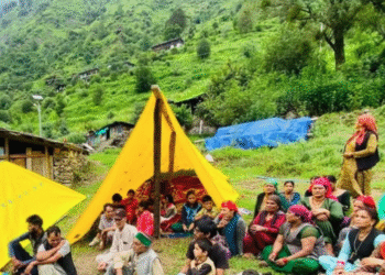 सराज घाटी की दिवाली 2025: घर उजड़े, बाजार सूने, परिवार तिरपाल तले मनाएंगे त्योहार