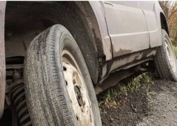 दिवाली से पहले परिवार पर दुखों का पहाड़: पीलीभीत में कार हादसा”