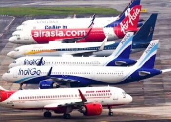 त्योहारों में बढ़े हवाई किराए पर DGCA की निगरानी, एयरलाइंस ने बढ़ाईं हजारों उड़ानें