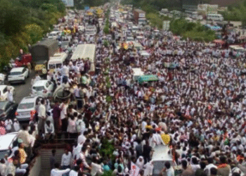 हजारों किसानों ने नागपुर में सड़क जाम कर उठाई आवाज, सरकार को चेतावनी दी भारत बंद की