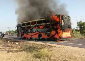JISALMER BUS FIRE INCIDENT: जैसलमेर से जोधपुर जा रही नई AC बस अचानक लगी आग, 20 यात्रियों की जिंदा जलकर मौत, DNA सैंपलिंग से हो रही पहचान