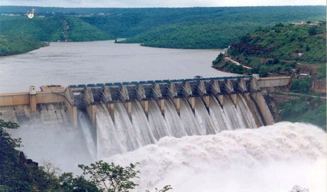 पंजाब और हिमाचल में भारी बारिश, बाढ़ का फिर बढ़ा खतरा , मौसम विभाग ने जारी किया रेड अलर्ट,अगले 2-3 दिनों के लिए भारी बारिश का चेतावनी