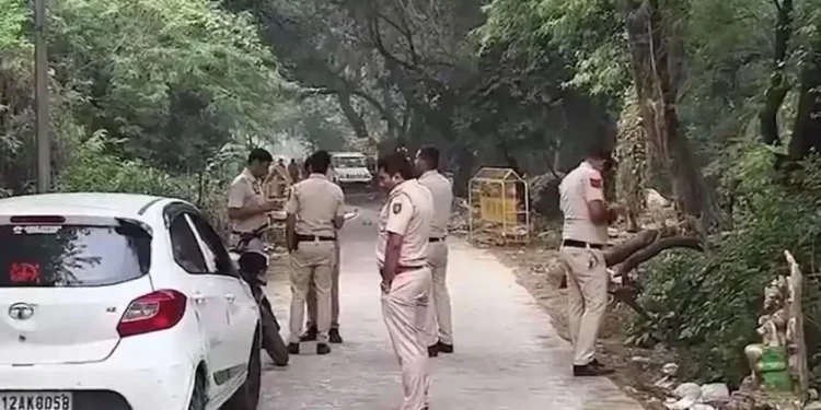 Delhi Police के शिकंजे में काकू पहाड़िया समेत कई बड़े अपराधी गिरफ्तार, चार राउंड फायरिंग कर अपराधी को दबोचा ,अवैध हथियार व शराब पर पुलिस का शिकंजा