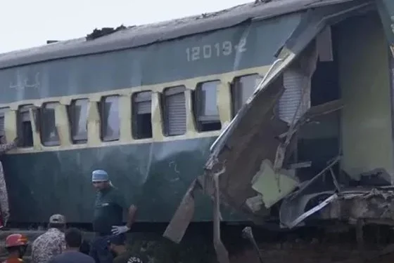 PAKISTAN TRAIN BLAST: जाफर एक्सप्रेस फिर निशाने पर , सुल्तान कोट के पास धमाका, ट्रेन की बोगियां उतरीं पटरी से ,पाकिस्तान में रेल सुरक्षा खतरे में