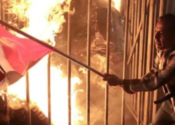 GEN- Z PROTEST IN PERU:भ्रष्टाचार और असुरक्षा के खिलाफ सड़कों पर उतरे युवा,लीमा में हुआ हिंसक प्रदर्शन, हिप-हॉप गायक एडुआर्डो रूइज की मौत,100 लोग घायल