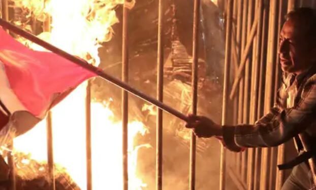 GEN- Z PROTEST IN PERU:भ्रष्टाचार और असुरक्षा के खिलाफ सड़कों पर उतरे युवा,लीमा में हुआ हिंसक प्रदर्शन, हिप-हॉप गायक एडुआर्डो रूइज की मौत,100 लोग घायल