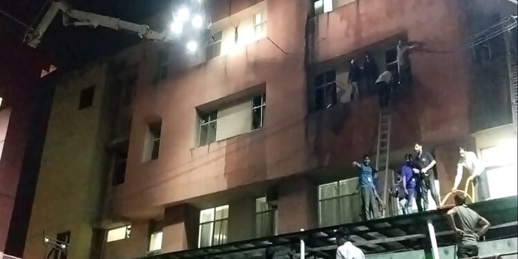 जयपुर के SMS हॉस्पिटल में भीषण आग: 7 मरीजों की दर्दनाक मौत, PM और अन्य नेताओं ने जताया दुख,   जांच के लिए गठित की टीम