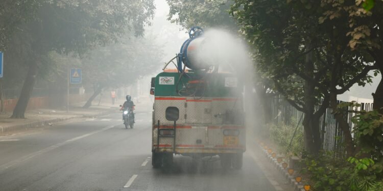 DELHI -NCR में प्रदूषण का कहर ,AQI ने तोड़ा रहा है रिकॉर्ड, 19 से 21 अक्तूबर तक कोहरा और विजिबिलिटी में कमी का अलर्ट