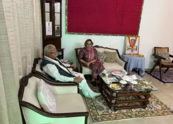 CHANDIGARH :केंद्रीय मंत्री मनोहर लाल ने दिवंगत IPS वाई पूरन कुमार को उनके निवास स्थान पर करी श्रद्धांजलि अर्पित ,परिवार को दिया मदद का आश्वासन