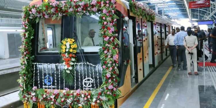 METRO IN BIHAR : मुख्यमंत्री नीतीश कुमार ने किया मेट्रो स्टेशन का उद्घाटन देश का 24वां बना मेट्रो शहर, 360° CCTV, इमरजेंसी बटन और महिलाओं/दिव्यांगों के लिए आरक्षित सीटें