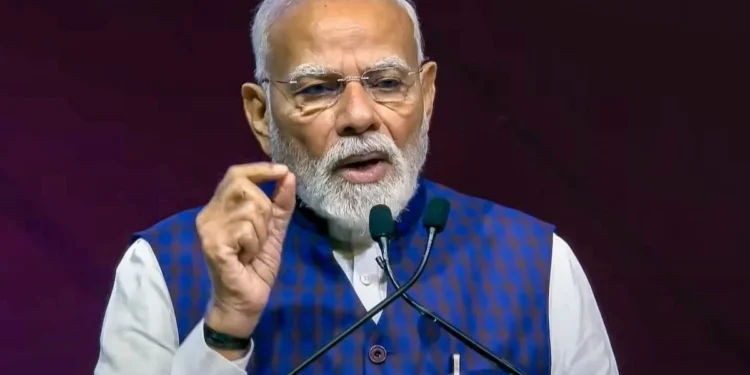 प्रधानमंत्री नरेंद्र मोदी: गुजरात से विश्व मंच तक 24 साल की राजनीतिक यात्रा,  साहसिक निर्णय और सामाजिक परिवर्तन विकास, साहस और वैश्विक प्रभाव