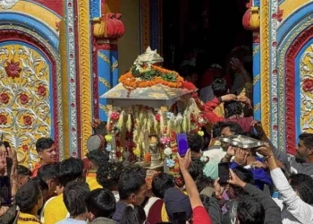 शिव भक्तों के जयकारों के बीच ओंकारेश्वर मंदिर में विराजे बाबा केदार, मंदिर में शुरू हुई शीतकालीन पूजा-अर्चना