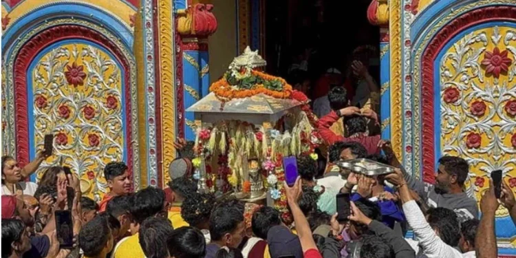 शिव भक्तों के जयकारों के बीच ओंकारेश्वर मंदिर में विराजे बाबा केदार, मंदिर में शुरू हुई शीतकालीन पूजा-अर्चना