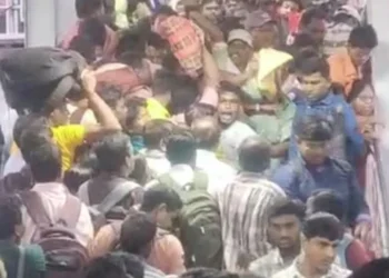 WEST BENGAL: बर्द्धमान रेलवे स्टेशन पर मची, भगदड़  हल्दीबाड़ी एक्सप्रेस के कारण प्लेटफॉर्म पर हुई अफरा-तफरी , 7 यात्री हुए घायल, रेलवे प्रशासन अलर्ट