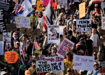 अमेरिका में “नो किंग्स” विरोध प्रदर्शन,  2,700 से अधिक शहरों में निकाली रैलियां,  ट्रंप ने बनाया मजाक, खुद बने राजा विरोधियों पर बरसाया कीचड़