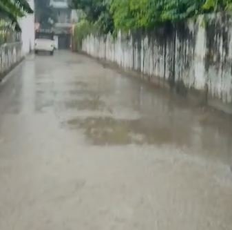 मौसम विभाग का चेतावनी अलर्ट पंजाब और हिमाचल में लगातार बारिश से बाढ़ का खतरा बढ़ा ,चंडीगढ़ में भी तेज बारिश, प्रशासन पूरी तरह से सतर्क