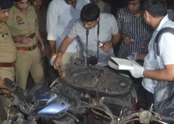 दीपावली से पहले दहला कानपुर, मिश्री बाजार में जोरदार धमाका दो स्कूटी ब्लास्ट, 6 लोग घायल  जांच में जुटीं एजेंसियां व पुलिस