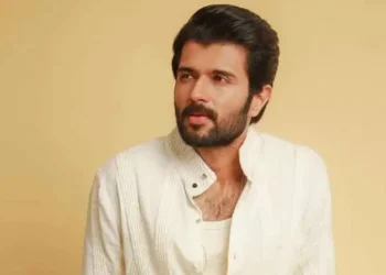 विजय देवरकोंडा की कार दुर्घटना: एक्टर सुरक्षित, सिर में लगी  हल्की चोट, कोई हताहत नहीं ,X पर लिखा- तनाव मत लो  सगाई की चर्चाओं ने बढ़ाई लोगों में उत्सुकता