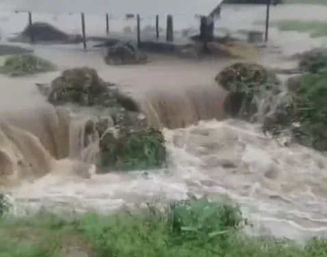 WEATHER UPDATE: तमिलनाडु में लगातार भारी बारिश, प्रमुख बांधों से छोड़ा गया  पानी आंध्र प्रदेश में रेड और ऑरेंज अलर्ट जारी ,पहाड़ी इलाकों में बर्फबारी से बढ़ी ठंड