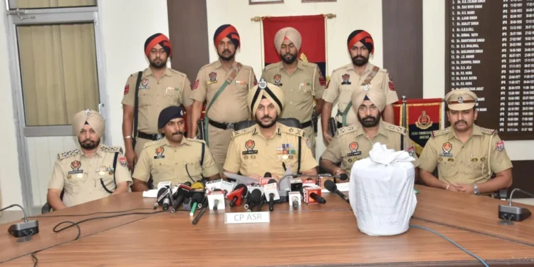 AMRITSAR पुलिस ने पकड़ा अंतरराष्ट्रीय नशा तस्करी का आरोपी, 5.025 किलोग्राम हेरोइन बरामद ,पाकिस्तान से जुड़े नेटवर्क का हिस्सा आरोपी