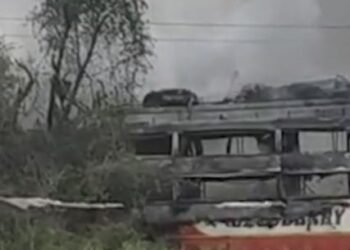 JAIPUR: मनोहरपुर में हाईटेंशन लाइन से टकराई मजदूरों से भरी बस, 2 लोगों की मौत,10 से अधिक लोग झुलसे ,देश में 15दिन में 5वां बड़ा बस हादसा