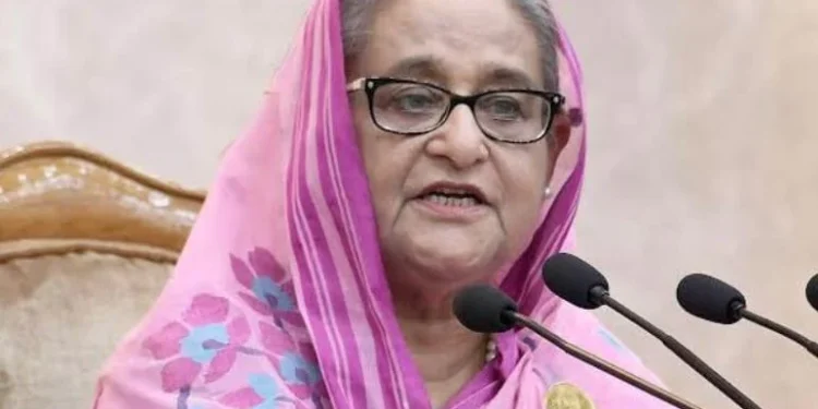 शेख हसीना की बढ़ी मुश्किलें 1400 से अधिक लोगों की हत्या के आरोप में 17 नवंबर को कोर्ट सुनाएगा फैंसला, प्रदर्शनकारियों ने अवामी लीग के मुख्यालय में लगाई आग