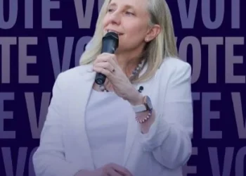 ABIGAIL SPANBERGER ने रचा इतिहास,वर्जीनिया की बनी पहली महिला गवर्नर, मिडटर्म चुनावों से पहले डेमोक्रेट्स के लिए बड़ी राजनीतिक बढ़त