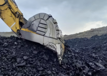 कोयला माफिया पर ED का मेगा एक्शन: दो राज्यों में 40 लोकेशन पर ताबड़तोड़ छापे