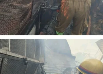 KANPUR के बाकरगंज बाजार में लगी भीषण आग, 70 से अधिक दुकानें जलकर खाक, करोडों का हुआ नुकसान, दमकल विभाग ने 3 घंटे में पाया आग पर काबू