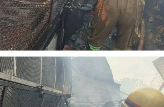 KANPUR के बाकरगंज बाजार में लगी भीषण आग, 70 से अधिक दुकानें जलकर खाक, करोडों का हुआ नुकसान, दमकल विभाग ने 3 घंटे में पाया आग पर काबू