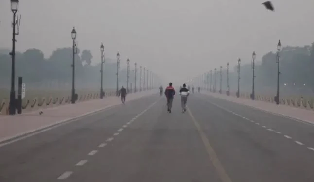 DELHI में प्रदूषण का कहर, GRAP-3 हुआ लागू, 5वीं तक की कक्षाएं अब लगेगी हाइब्रिड मोड में