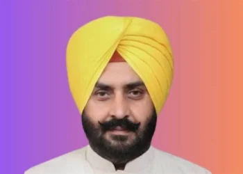 AAP विधायक पठानमाजरा पर कोर्ट की बड़ी कार्रवाई, 12 नवंबर तक पेशी का आदेश, वरना भगौड़ा करार किया जाएगा घोषित,कोर्ट ने घर के बाहर चिपकाया नोटिस