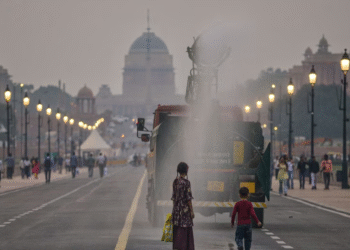 दिल्ली-NCR में वायु प्रदूषण का संकट, कई इलाकों में AQI ‘बहुत खराब’ श्रेणी में