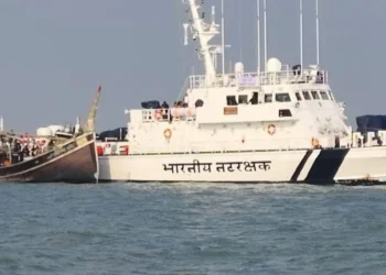 भारतीय तटरक्षक बल ने की बड़ी कार्रवाई, अवैध मछली पकड़ने के आरोप में बांग्लादेश की तीन नौकाएं की जब्त, 79 लोगों को किया गिरफ्तार