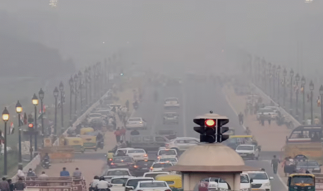 दिल्ली-एनसीआर में वायु प्रदूषण गंभीर, AQI 400 के पार; सांस लेने में हो रही मुश्किल