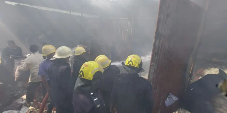 PUNE के नवले ब्रिज पर हुआ भीषण हादसा, दो ट्रकों की टक्कर से कार में लगी आग, 8लोगों की मौत और 20 लोग घायल, सड़क पर मची भगदड़