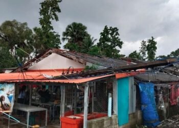 THAILAND में तबाही, सोंगखला में लैंडस्पाउट का कहर बवंडर और भयानक बाढ़ ने मचाई तबाही ,सैकड़ों घर हुए जलमग्न