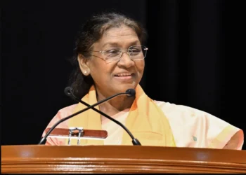 राष्ट्रपति पहुंची 3 दिवसीय उतराखण्ड दौरे पर,एयरपोर्ट पर हुआ भव्य स्वागत,पतंजलि वि.वि. के दीक्षांत समारोह में शामिल हुईं शामिल, छात्र-छात्राओं को दिए मेडल