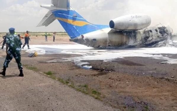 KANGO में हुआ भीषण विमान हादसा, कांगो के खान मंत्री लुई वाटम कबाम्बा का विमान हवाई अड्डे रनवे पर उतरते समय फिसलकर लगी आग, सभी यात्री सुरक्षित