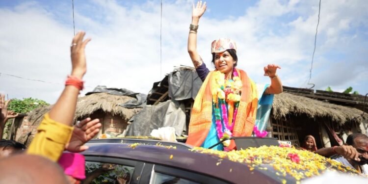 MAITHILI THAKUR:बनी बिहार की सबसे युवा विधायक, अलीनगर का नाम बदलने का किया वादा