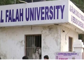 DELHI धमाके से सुर्खियों में आई अल-फलाह यूनिवर्सिटी को NAAC  ने कारण बताओ नोटिस किया जारी,मान्यता को लेकर लगे आरोप