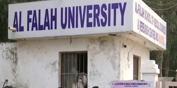DELHI धमाके से सुर्खियों में आई अल-फलाह यूनिवर्सिटी को NAAC  ने कारण बताओ नोटिस किया जारी,मान्यता को लेकर लगे आरोप