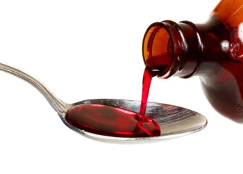 अब डॉक्टर की पर्ची के बिना मेडिकल स्टोर से कफ सिरप नहीं मिलेगी