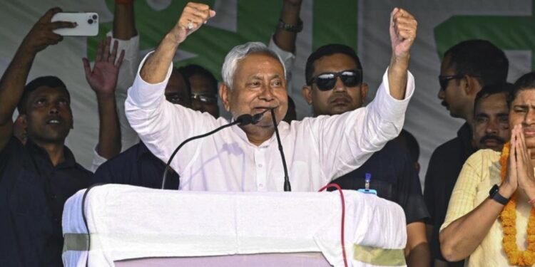 BIHAR में नई सरकार का आगाज़, नीतीश कुमार ने सौंपा राज्यपाल को अपना इस्तीफा, 20 नवंबर को लेंगे 10वीं बार मुख्यमंत्री पद की शपथ