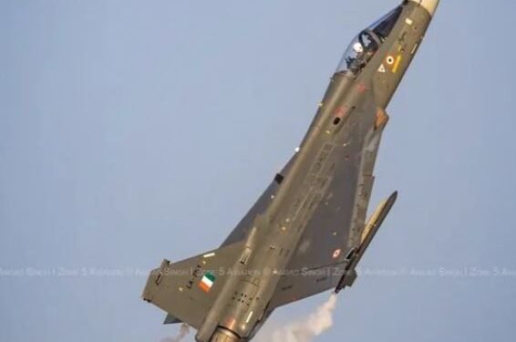 DUBAI AIR SHOW में तेजस फाइटर जेट प्लेन हुआ क्रैश,डेमो फ्लाइट के दौरान हुआ हादसा,भारतीय वायुसेना ने की पायलट की मौत की पुष्टि