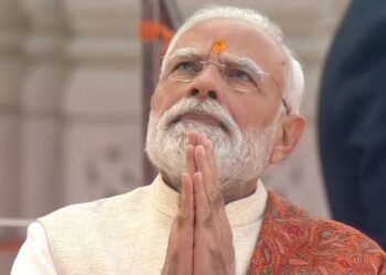 राममंदिर के शिखर पर प्रधानमंत्री नरेन्द्र मोदी ने फहराया धर्म ध्वज, एतिहासिक पलों की गवाह बनी रामनगरी, PM मोदी बोले- 500 साल की यज्ञ अग्नि हुई शांत