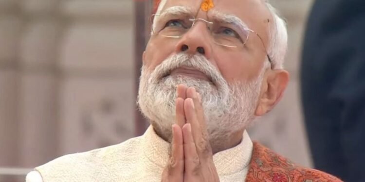 राममंदिर के शिखर पर प्रधानमंत्री नरेन्द्र मोदी ने फहराया धर्म ध्वज, एतिहासिक पलों की गवाह बनी रामनगरी, PM मोदी बोले- 500 साल की यज्ञ अग्नि हुई शांत