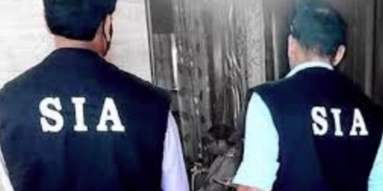 JAMMU AND KASHMIR POLICE औऱ SIA ने देश के खिलाफ गतिविधियों को बढ़ावा देने के आरोप में निजी अखबार के ऑफिस पर मारा छापा, AK-47  किया बरामद