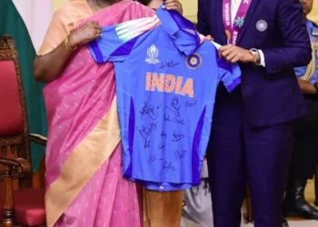 महिला क्रिकेट टीम ने की राष्ट्रपति से मुलाकात, राष्ट्रपति भवन मे हुआ सम्मान समारोह,भेंट की साइन की हुई जर्सी ,वायरल हुई तस्वीरें