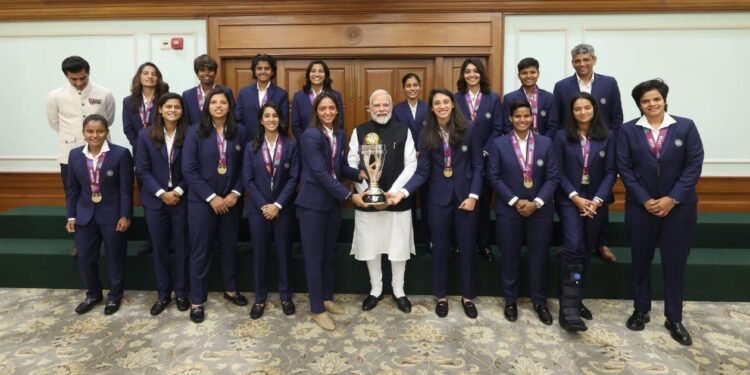 WOMEN’S WORLD CUP विजेता टीम ने की PM से मुलाकात, हरमनप्रीत की टीम ने PM आवास पर भेंट की ट्रॉफी, महिला क्रिकेट टीम ने लिखा नया इतिहास